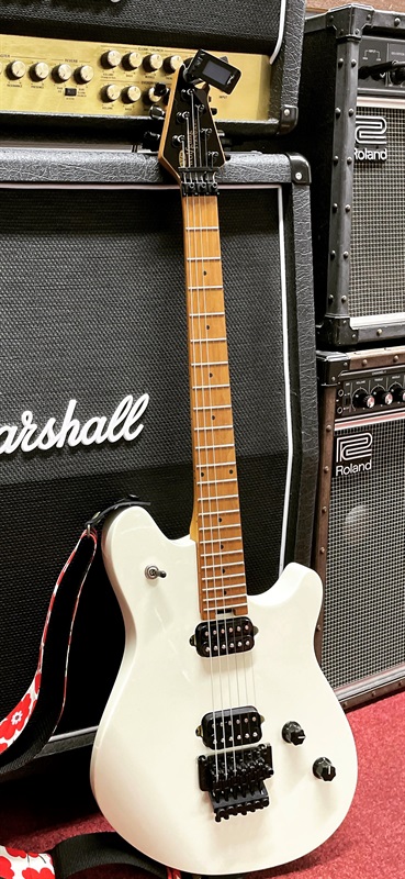 EVH Wolfgang Standard cream whiteの画像
